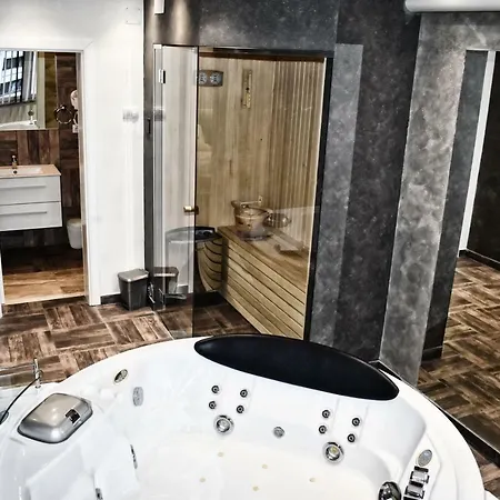 De Lux Maki Apartment